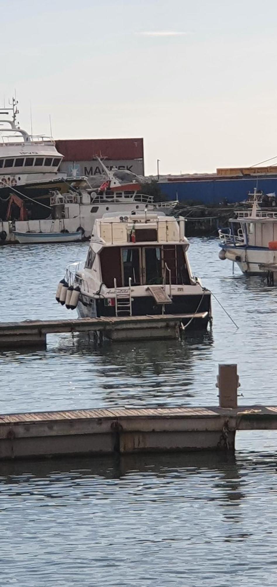 Salerno Yacht Ξενοδοχείο Δωμάτιο φωτογραφία